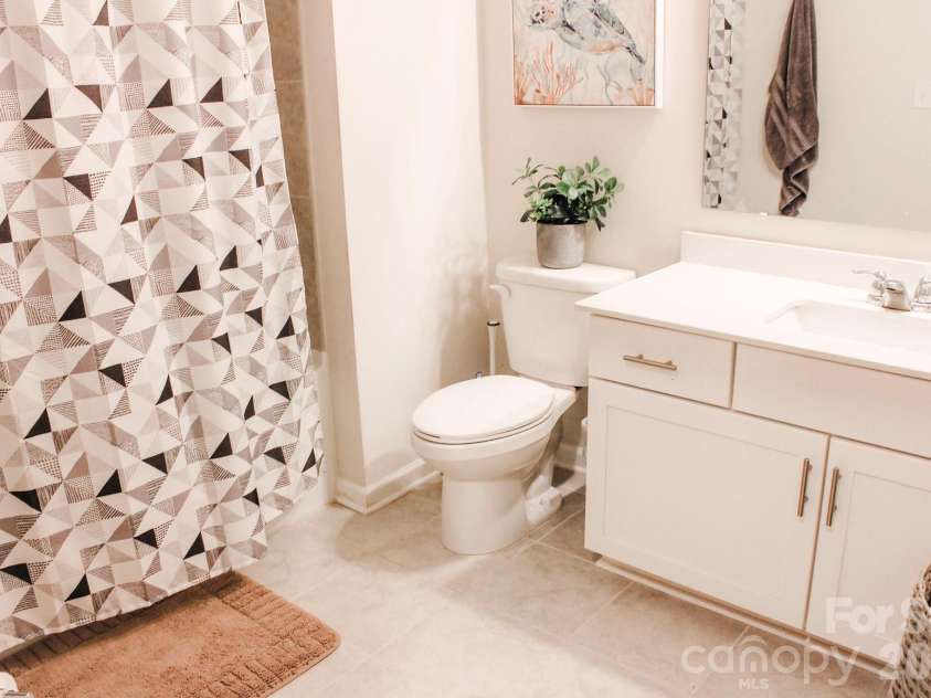 1925 Plath Top Road, Rock Hill, SC 29732.  MLS# CAR4395666, YatesRealty ID 32289. Bathroom 2