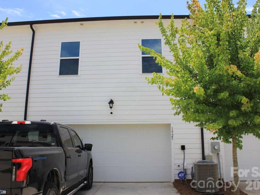 1925 Plath Top Road, Rock Hill, SC 29732.  MLS# CAR4395666, YatesRealty ID 32289. Double garage