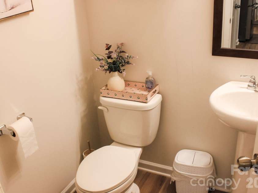 1925 Plath Top Road, Rock Hill, SC 29732.  MLS# CAR4395666, YatesRealty ID 32289. Half bath -main level