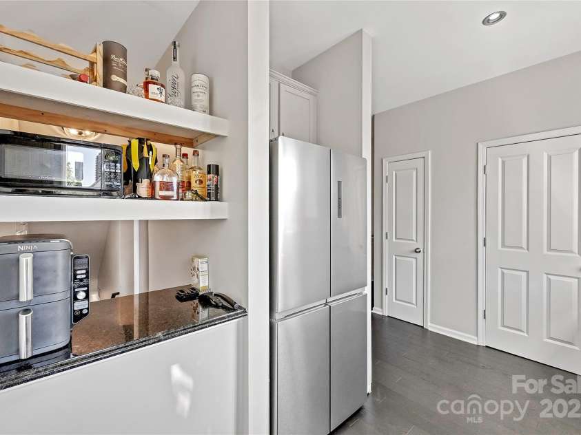 1425 Camden Road, Charlotte, NC 28203.  MLS# CAR4311487, YatesRealty ID 3229. 