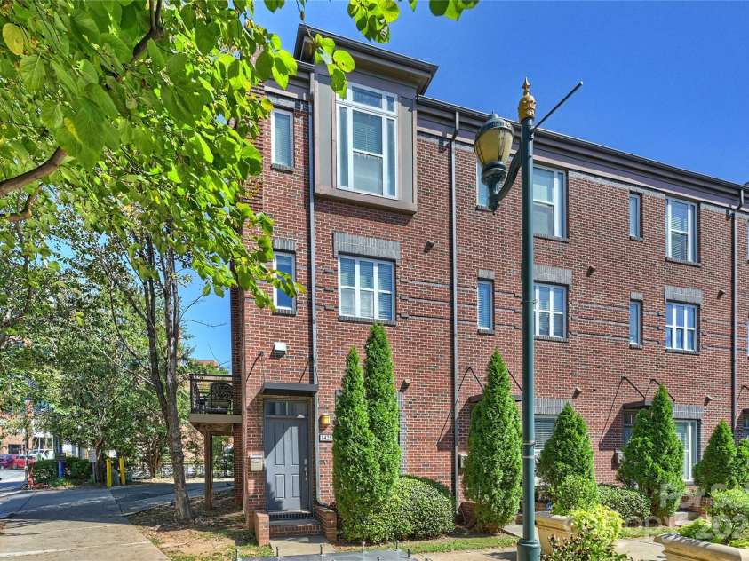1425 Camden Road, Charlotte, NC 28203.  MLS# CAR4311487, YatesRealty ID 3229. 