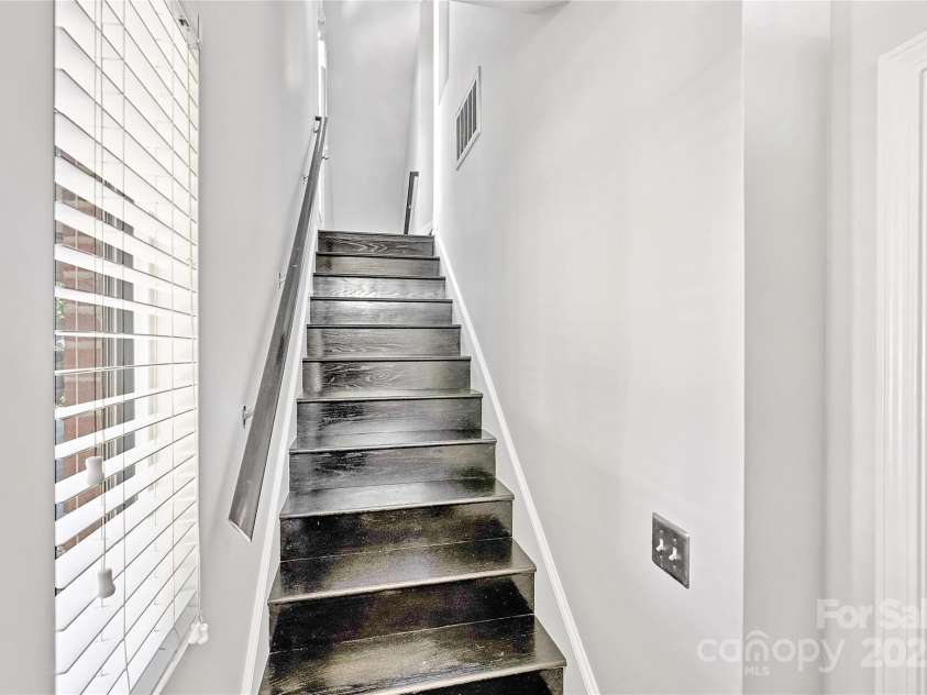 1425 Camden Road, Charlotte, NC 28203.  MLS# CAR4311487, YatesRealty ID 3229. Foyer 