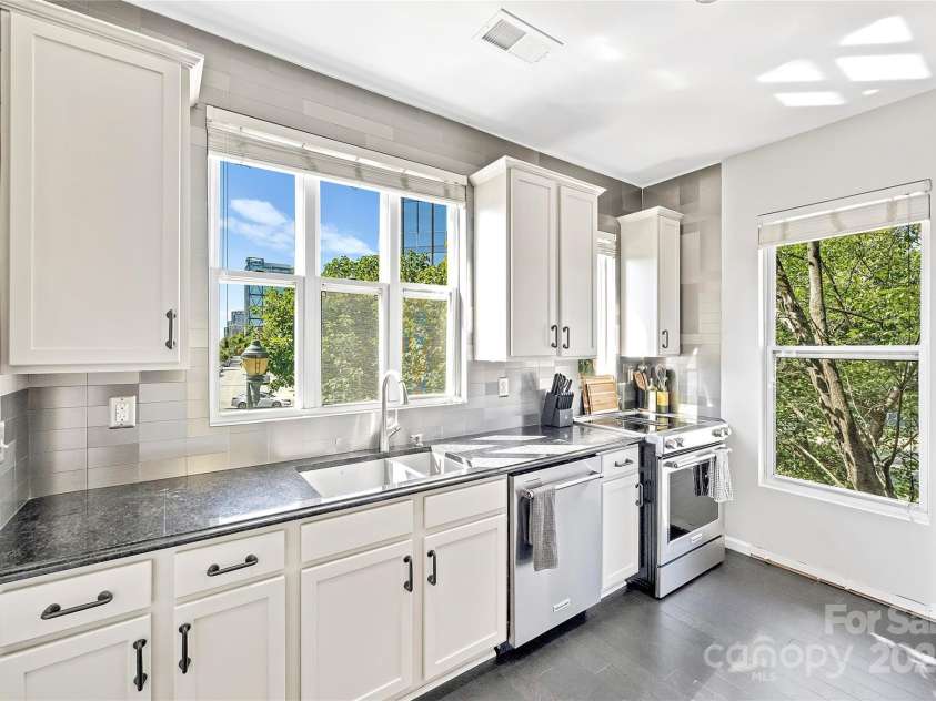 1425 Camden Road, Charlotte, NC 28203.  MLS# CAR4311487, YatesRealty ID 3229. Kitchen with new Kitchenaid appliances 