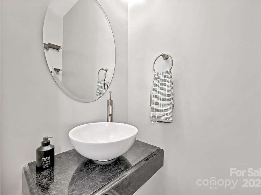 1425 Camden Road, Charlotte, NC 28203.  MLS# CAR4311487, YatesRealty ID 3229. Powder room 