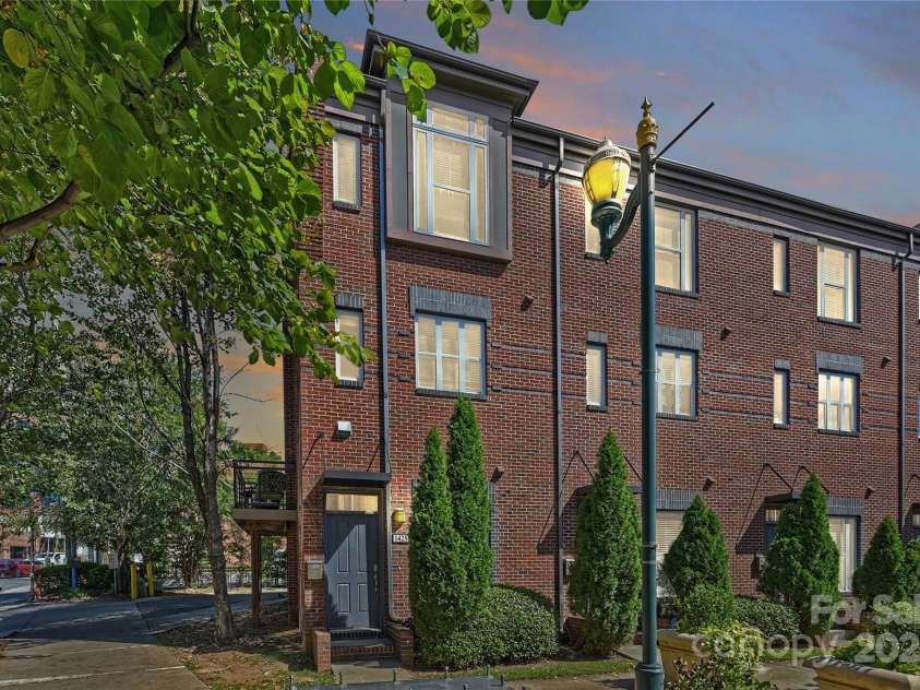 1425 Camden Road, Charlotte, NC 28203.  MLS# CAR4311487, YatesRealty ID 3229. Welcome to 1425 Camden in the heart of everything South End 