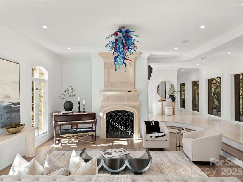 4231 Fox Brook Lane, Charlotte, NC 28211.  MLS# CAR4186375, YatesRealty ID 3229. 