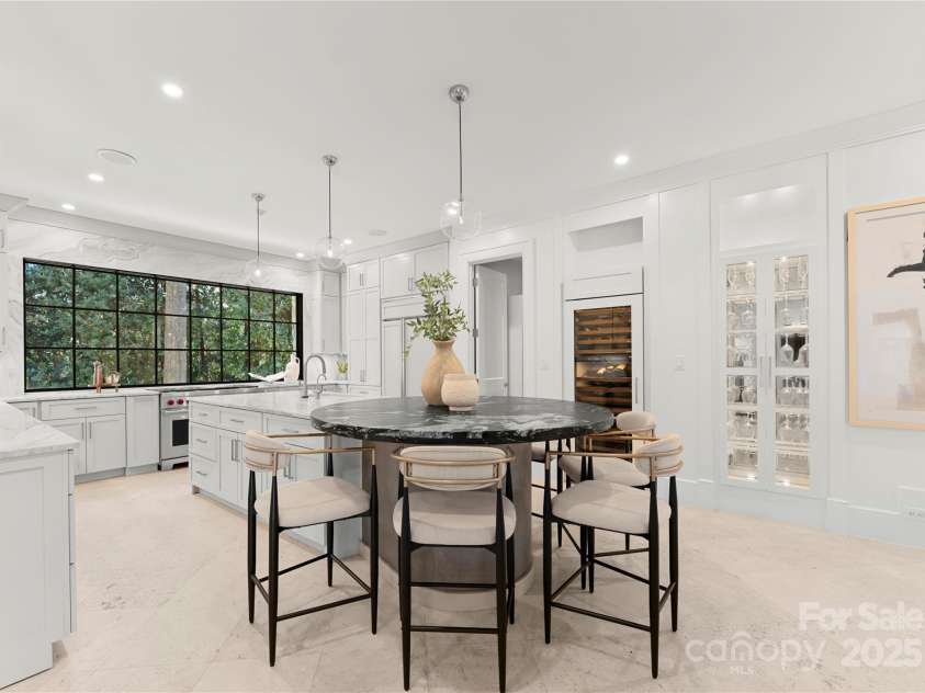 4231 Fox Brook Lane, Charlotte, NC 28211.  MLS# CAR4186375, YatesRealty ID 3229. 