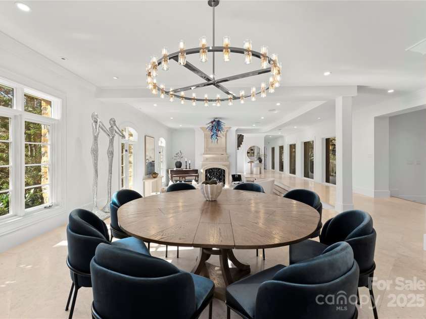 4231 Fox Brook Lane, Charlotte, NC 28211.  MLS# CAR4186375, YatesRealty ID 3229. 