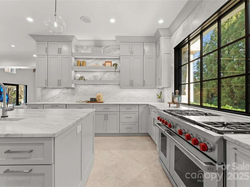 4231 Fox Brook Lane, Charlotte, NC 28211.  MLS# CAR4186375, YatesRealty ID 3229. 