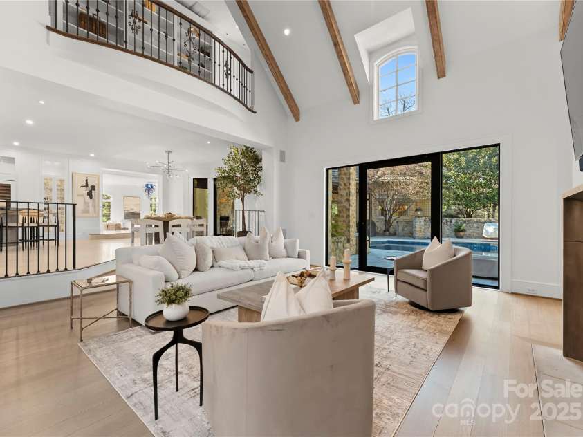 4231 Fox Brook Lane, Charlotte, NC 28211.  MLS# CAR4186375, YatesRealty ID 3229. 