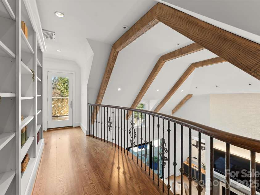 4231 Fox Brook Lane, Charlotte, NC 28211.  MLS# CAR4186375, YatesRealty ID 3229. 