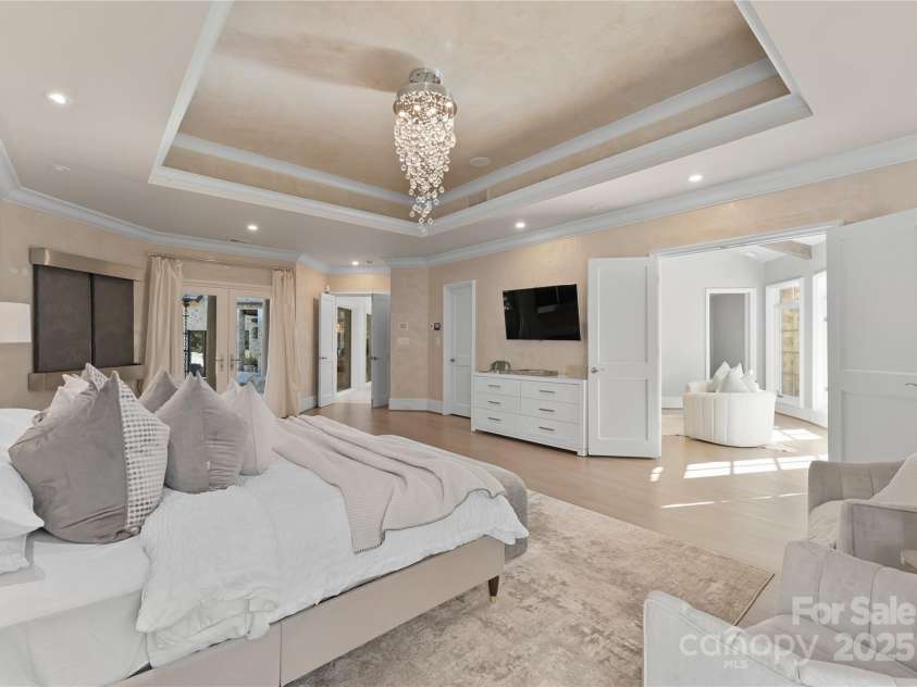 4231 Fox Brook Lane, Charlotte, NC 28211.  MLS# CAR4186375, YatesRealty ID 3229. 