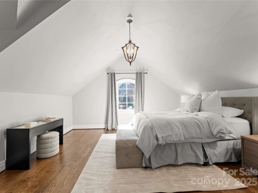 4231 Fox Brook Lane, Charlotte, NC 28211.  MLS# CAR4186375, YatesRealty ID 3229. 