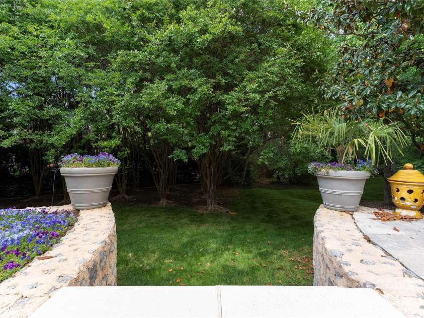 4231 Fox Brook Lane, Charlotte, NC 28211.  MLS# CAR4186375, YatesRealty ID 3229. 