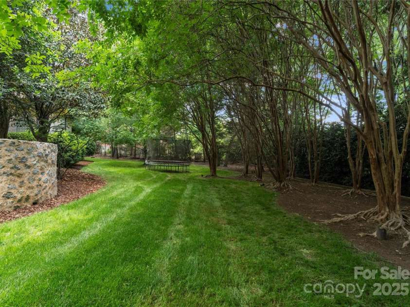 4231 Fox Brook Lane, Charlotte, NC 28211.  MLS# CAR4186375, YatesRealty ID 3229. 