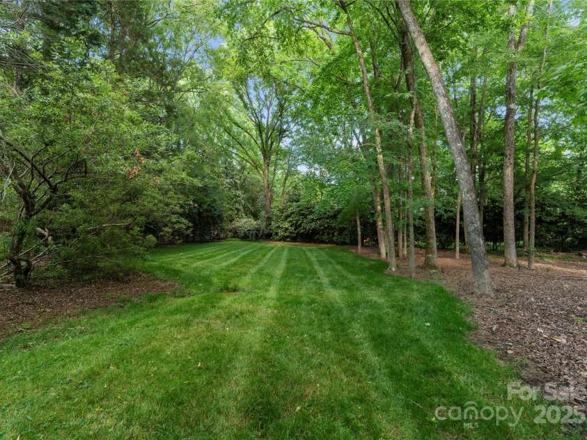 4231 Fox Brook Lane, Charlotte, NC 28211.  MLS# CAR4186375, YatesRealty ID 3229. 