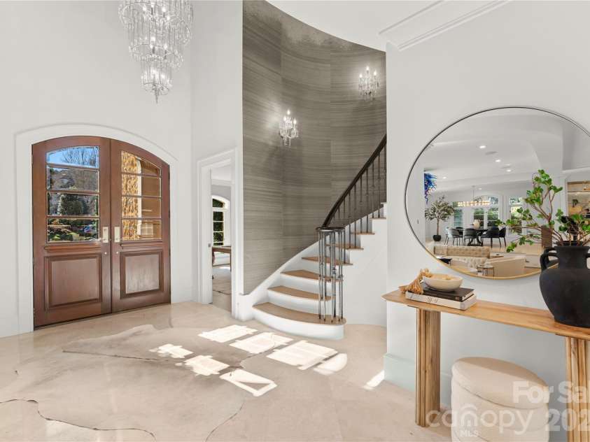 4231 Fox Brook Lane, Charlotte, NC 28211.  MLS# CAR4335388, YatesRealty ID 3229. 