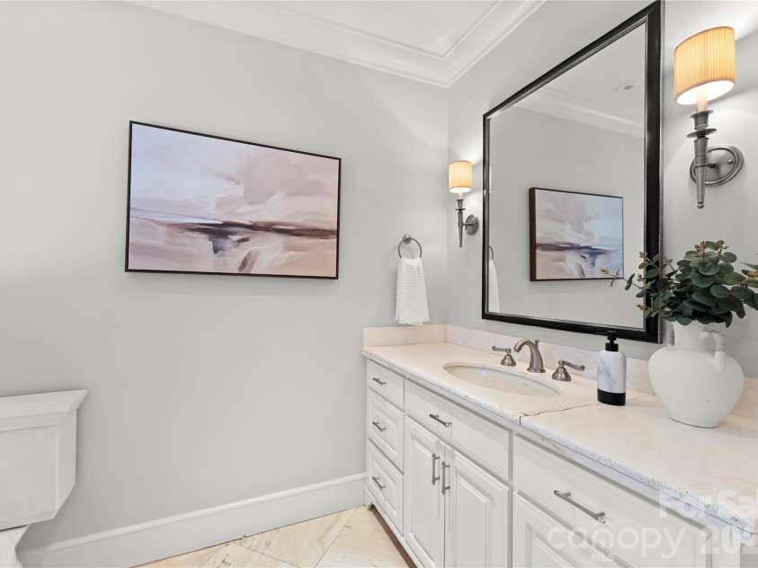 4231 Fox Brook Lane, Charlotte, NC 28211.  MLS# CAR4335388, YatesRealty ID 3229. 