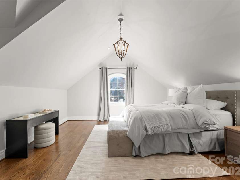 4231 Fox Brook Lane, Charlotte, NC 28211.  MLS# CAR4335388, YatesRealty ID 3229. 