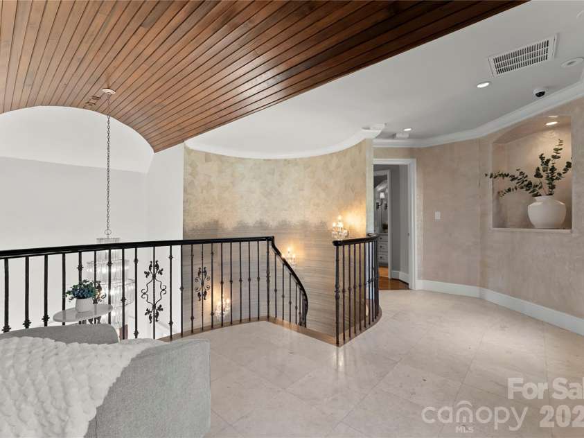 4231 Fox Brook Lane, Charlotte, NC 28211.  MLS# CAR4335388, YatesRealty ID 3229. 