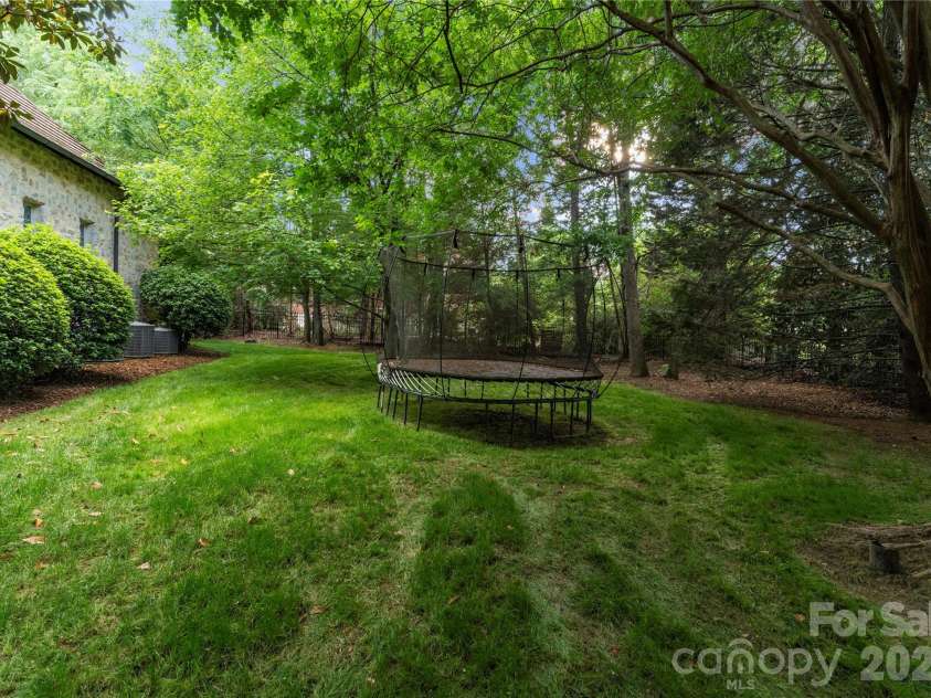 4231 Fox Brook Lane, Charlotte, NC 28211.  MLS# CAR4335388, YatesRealty ID 3229. 