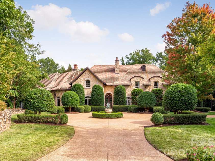 4231 Fox Brook Lane, Charlotte, NC 28211.  MLS# CAR4335388, YatesRealty ID 3229. An old world masterpiece, with a blend of modern interior design ascetic creates a true 1 of 1 home. 
