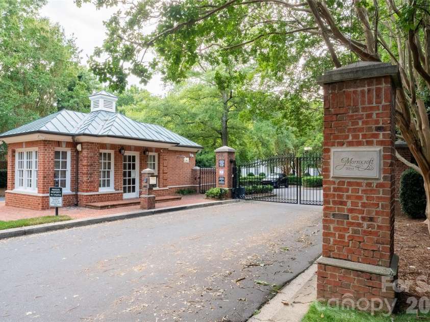 4231 Fox Brook Lane, Charlotte, NC 28211.  MLS# CAR4335388, YatesRealty ID 3229. Behind the gates of Morrocroft. 