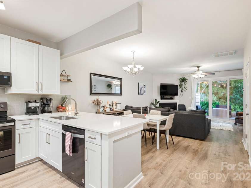 157 Ross Moore Avenue, Charlotte, NC 28205.  MLS# CAR4291377, YatesRealty ID 32290. 
