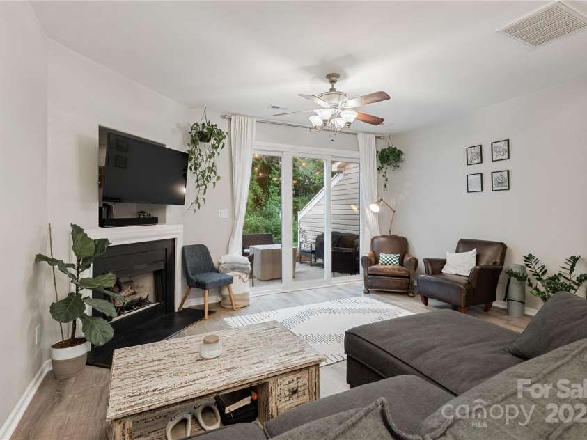 157 Ross Moore Avenue, Charlotte, NC 28205.  MLS# CAR4291377, YatesRealty ID 32290. 