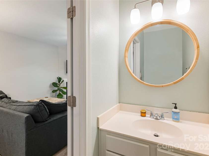 157 Ross Moore Avenue, Charlotte, NC 28205.  MLS# CAR4291377, YatesRealty ID 32290. 