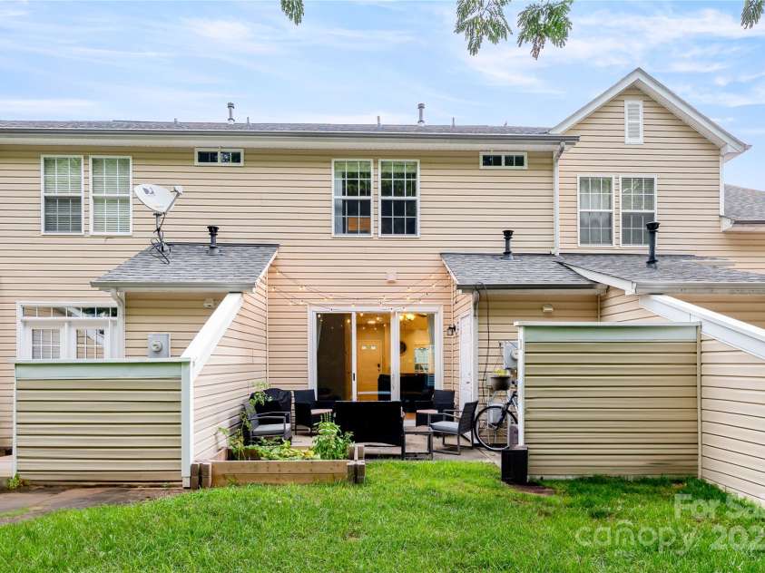 157 Ross Moore Avenue, Charlotte, NC 28205.  MLS# CAR4291377, YatesRealty ID 32290. 