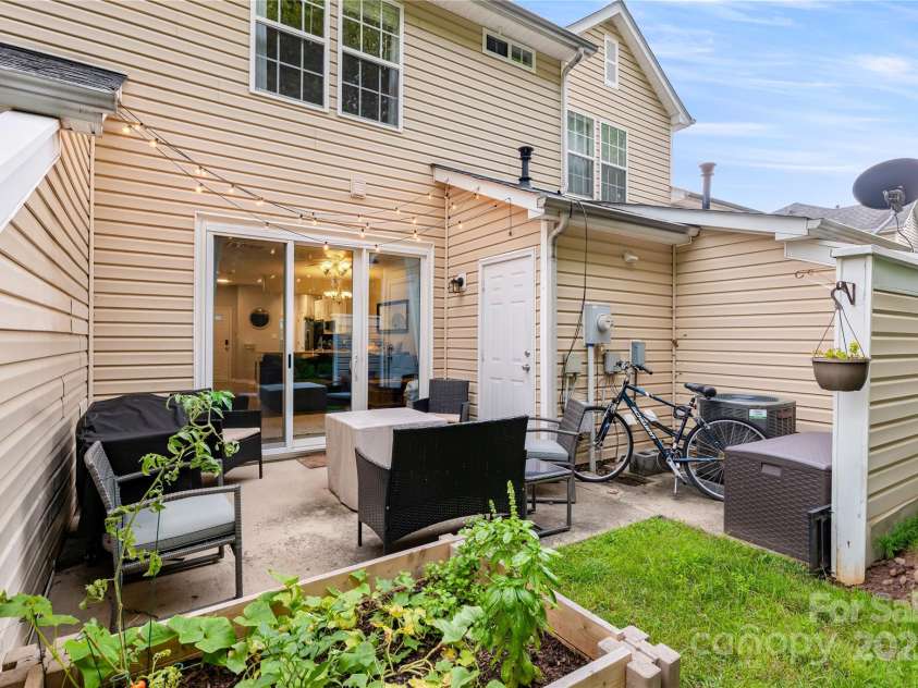 157 Ross Moore Avenue, Charlotte, NC 28205.  MLS# CAR4291377, YatesRealty ID 32290. 