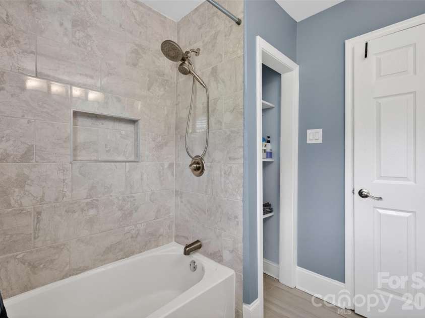 2432 Oakwood Circle, Rock Hill, SC 29732.  MLS# CAR4388261, YatesRealty ID 32290. 