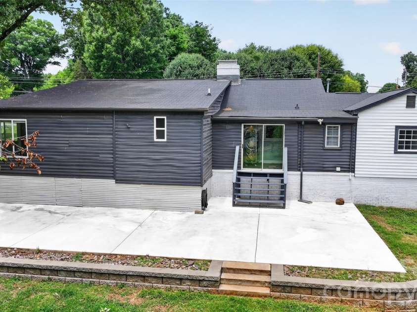2432 Oakwood Circle, Rock Hill, SC 29732.  MLS# CAR4388261, YatesRealty ID 32290. 