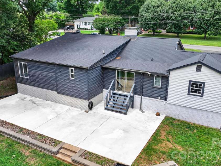 2432 Oakwood Circle, Rock Hill, SC 29732.  MLS# CAR4388261, YatesRealty ID 32290. 