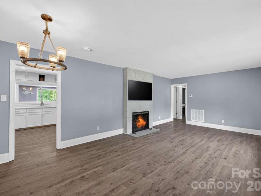 2432 Oakwood Circle, Rock Hill, SC 29732.  MLS# CAR4388261, YatesRealty ID 32290. 