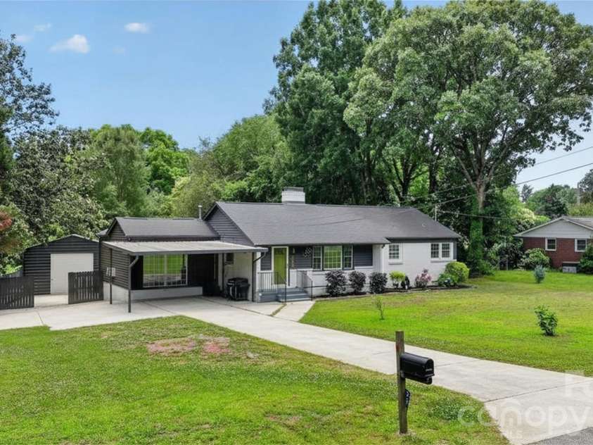 2432 Oakwood Circle, Rock Hill, SC 29732.  MLS# CAR4388261, YatesRealty ID 32290. 