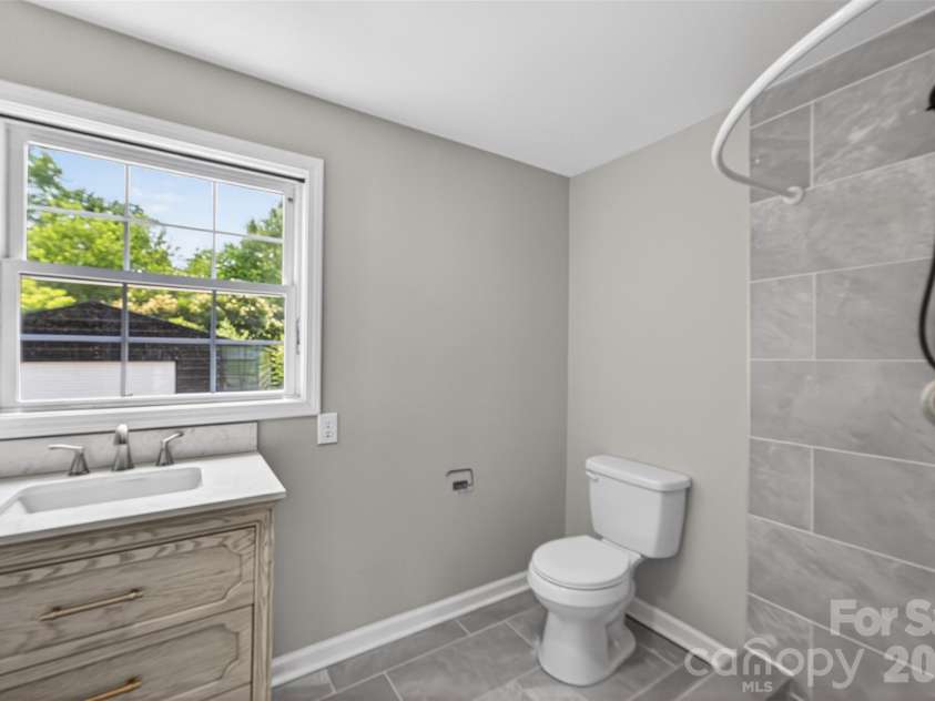 2432 Oakwood Circle, Rock Hill, SC 29732.  MLS# CAR4388261, YatesRealty ID 32290. Full Bath w/Tiled Flooring and Natural Lighting