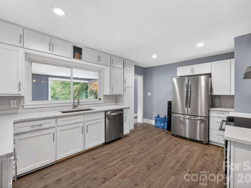 2432 Oakwood Circle, Rock Hill, SC 29732.  MLS# CAR4388261, YatesRealty ID 32290. Kitchen w/Fresh Paint