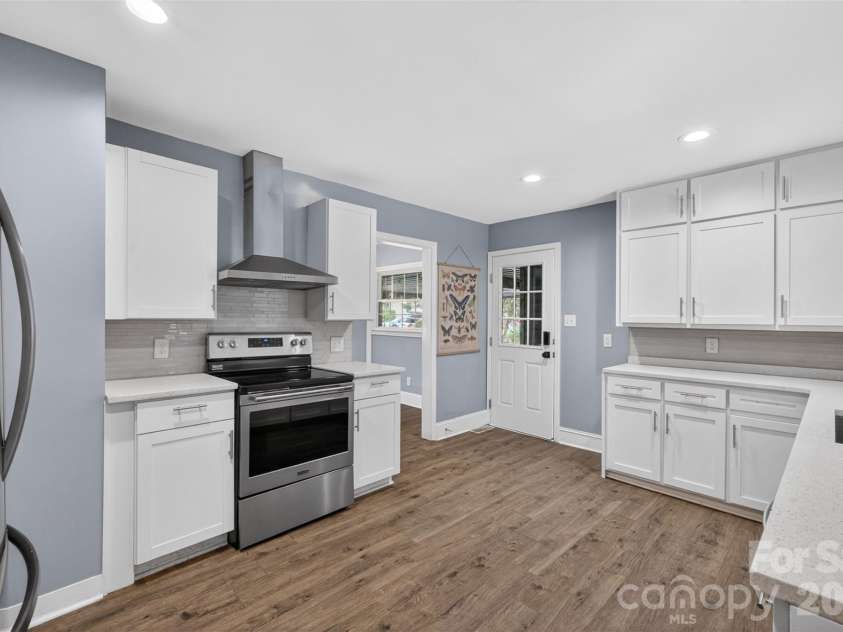 2432 Oakwood Circle, Rock Hill, SC 29732.  MLS# CAR4388261, YatesRealty ID 32290. Kitchen w/Stainless Steel Refrigerator