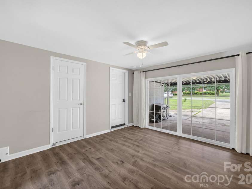2432 Oakwood Circle, Rock Hill, SC 29732.  MLS# CAR4388261, YatesRealty ID 32290. Large Window for Natural Lighting