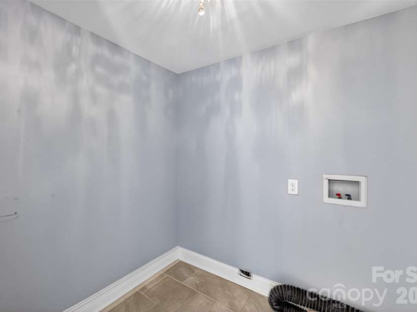 2432 Oakwood Circle, Rock Hill, SC 29732.  MLS# CAR4388261, YatesRealty ID 32290. Laundry Room