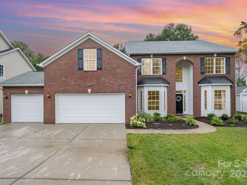 2435 Alaqua Court, Matthews, NC 28105.  MLS# CAR4287822, YatesRealty ID 32291. 