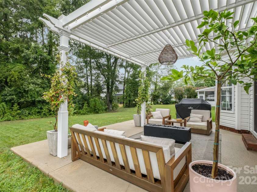 2435 Alaqua Court, Matthews, NC 28105.  MLS# CAR4287822, YatesRealty ID 32291. 