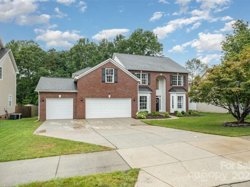 2435 Alaqua Court, Matthews, NC 28105.  MLS# CAR4287822, YatesRealty ID 32291. 