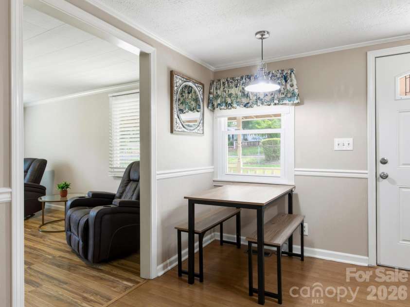 407 Hall Street, Hendersonville, NC 28739.  MLS# CAR4393602, YatesRealty ID 32291. 