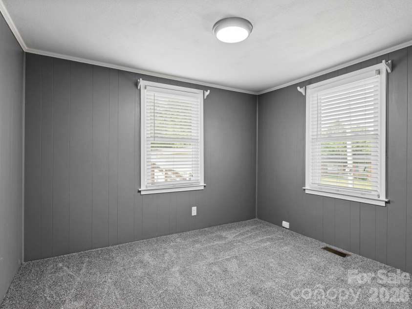 407 Hall Street, Hendersonville, NC 28739.  MLS# CAR4393602, YatesRealty ID 32291. 