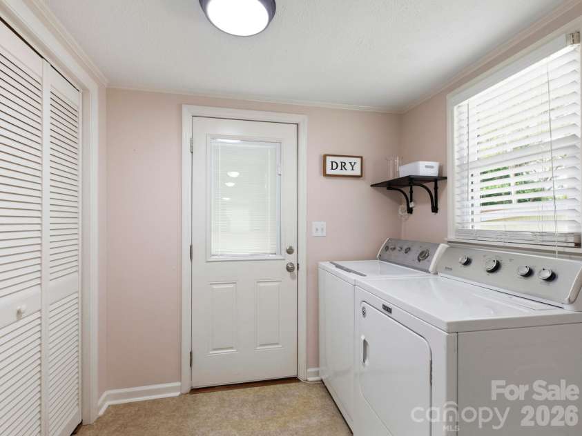 407 Hall Street, Hendersonville, NC 28739.  MLS# CAR4393602, YatesRealty ID 32291. 