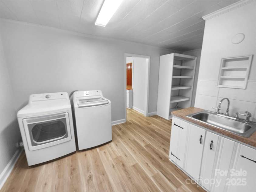 2009 Hickory Grove Road, Gastonia, NC 28056.  MLS# CAR4328472, YatesRealty ID 32292. 