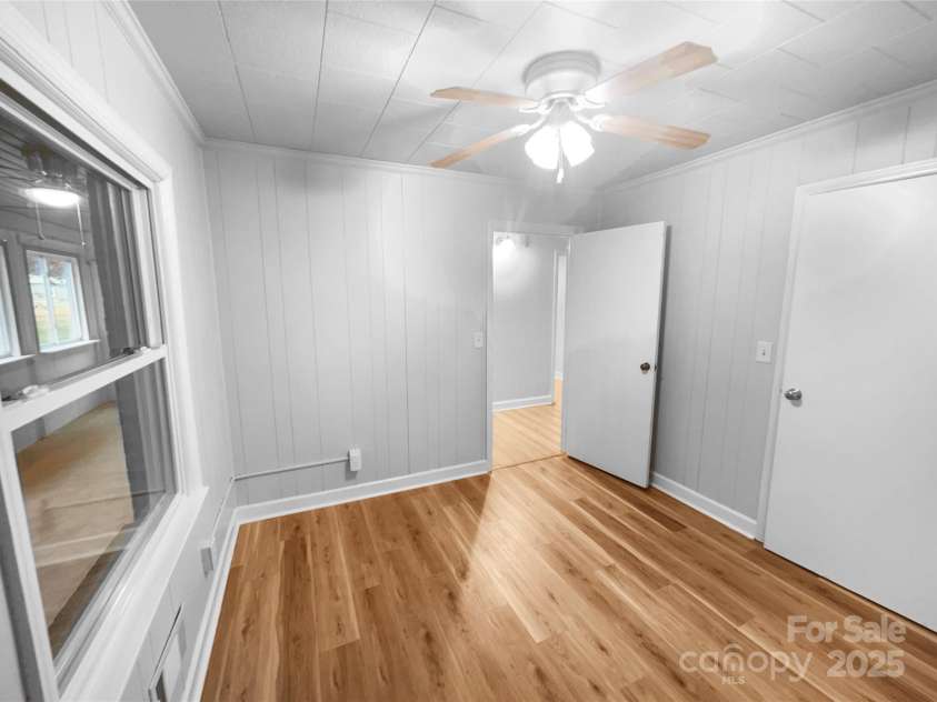 2009 Hickory Grove Road, Gastonia, NC 28056.  MLS# CAR4328472, YatesRealty ID 32292. 